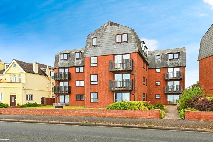 2 Bedroom Flat For Sale In Marine Parade East, Clacton-on-Sea, Essex, CO15