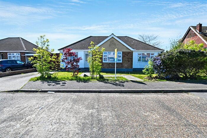 3 Bedroom Detached Bungalow For Sale In No Onward Chain -Barbara Avenue, Canvey Island, SS8