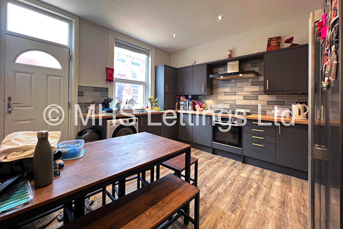 6 Bedroom Terraced House To Rent In Burchett Terrace, Leeds, LS6