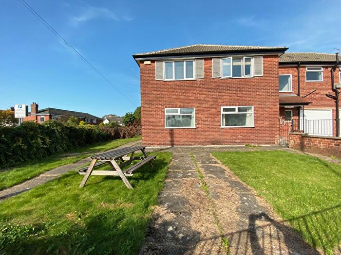 2 Bedroom Apartment To Rent In Kepstorn Court, LS16