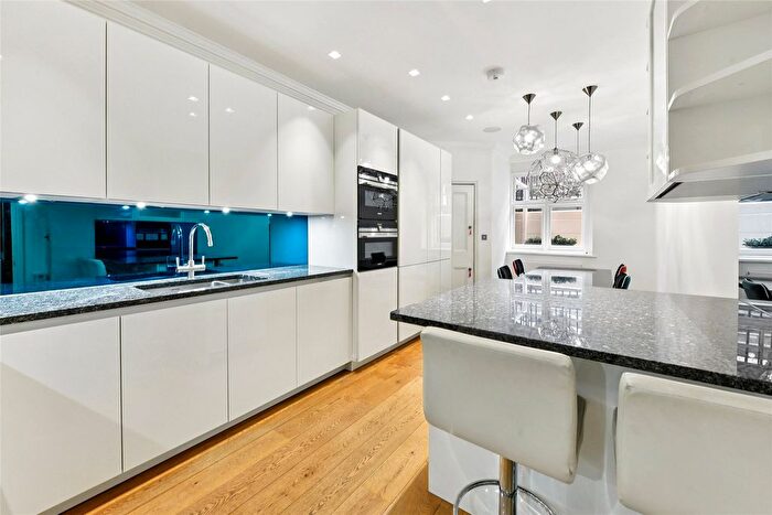 3 Bedroom Flat To Rent In Draycott Avenue, London, SW3