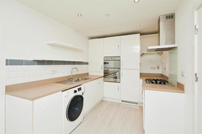 4 Bedroom Detached House To Rent In Prince George Drive, Derby, DE22