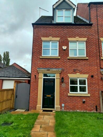 4 Bedroom Town House To Rent In Salisbury Close, CW2