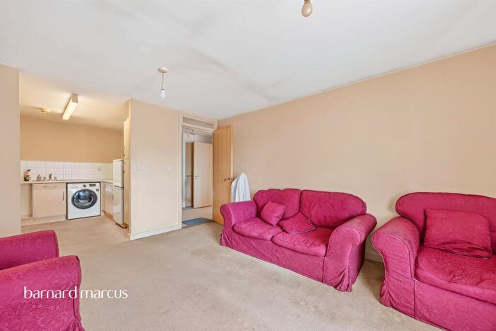 1 Bedroom Flat For Sale In Hogarth Crescent, Croydon, CR0