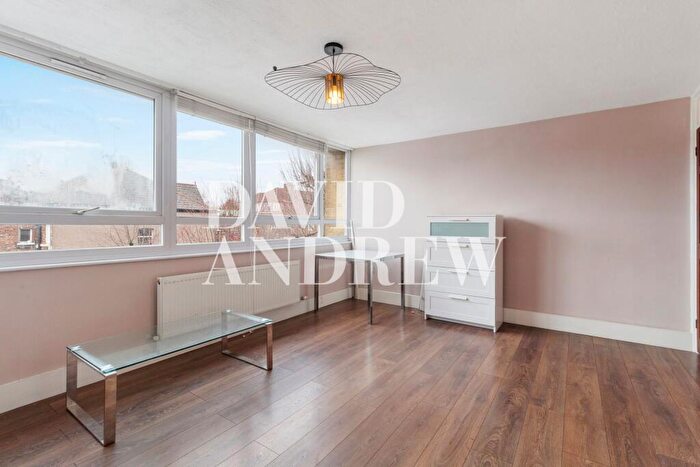 3 Bedroom Flat To Rent In Palmers Road, London, N11