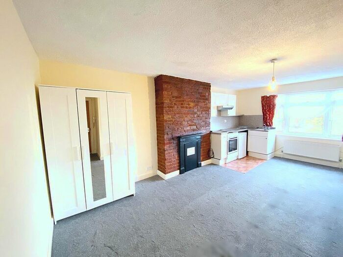 Studio To Rent In Telford Avenue, Streatham Hill, SW2