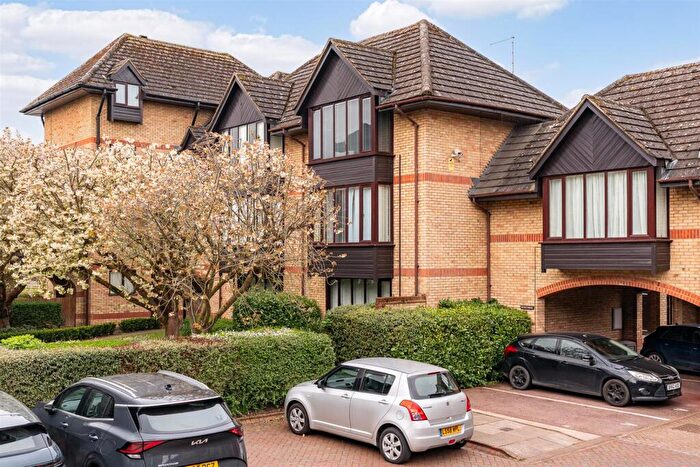 3 Bedroom Apartment For Sale In Lygean Avenue, Ware, SG12