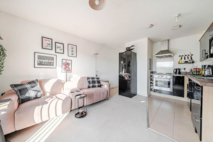 1 Bedroom Flat For Sale In Cambrai Close, Portsmouth, PO3