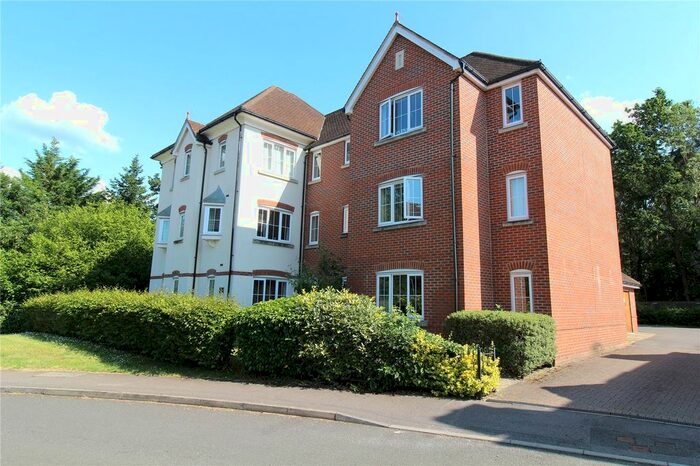 2 Bedroom Flat For Sale In Elvetham Rise, Chineham, Basingstoke, Hampshire, RG24