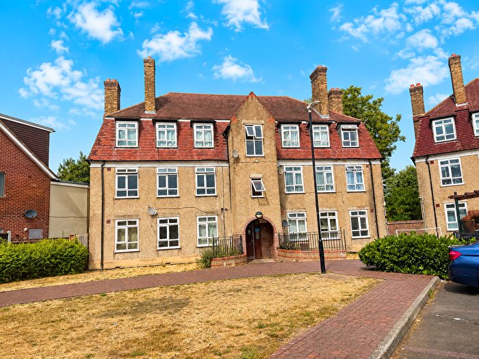 3 Bedroom Flat To Rent In Southover, Bromley, BR1