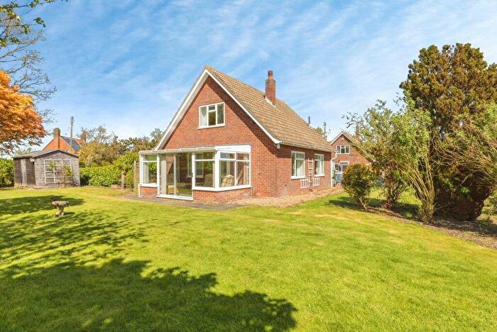 3 Bedroom Detached House For Sale In Blacksmiths Lane, Ashwellthorpe, Norwich, Norfolk, NR16