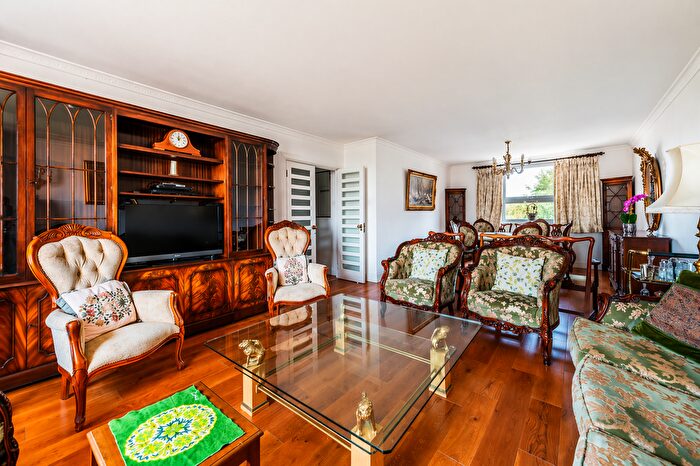 3 Bedroom Flat To Rent In Somerset Square, London, W14