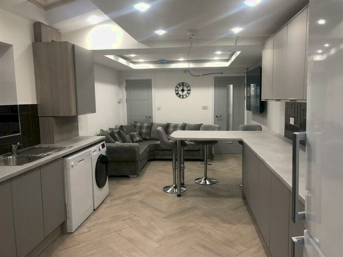 6 Bedroom Semi-Detached House To Rent In Tiverton Road, Selly Oak, Birmingham, B29