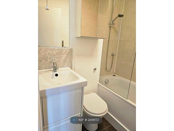 1 Bedroom Flat To Rent In Brook Green, London, W14