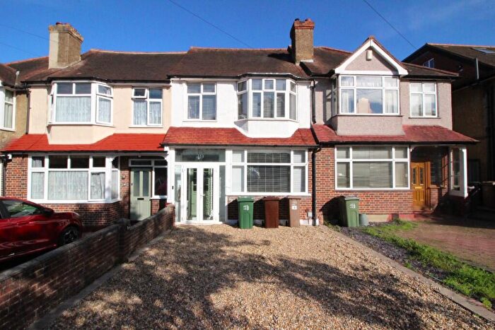 3 Bedroom Terraced House For Sale In Stoneleigh Avenue, Worcester Park, KT4