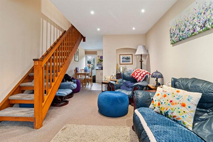 2 Bedroom Terraced House For Sale In Drum Mead, Petersfield, GU32