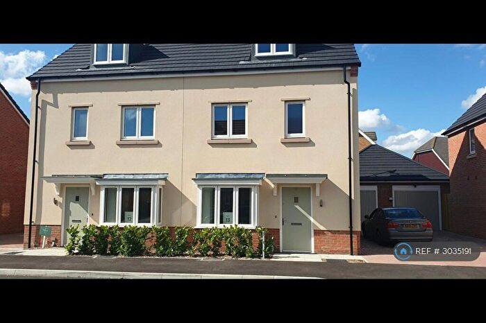 4 Bedroom Semi Detached House To Rent In Century Lane, Slough, SL2