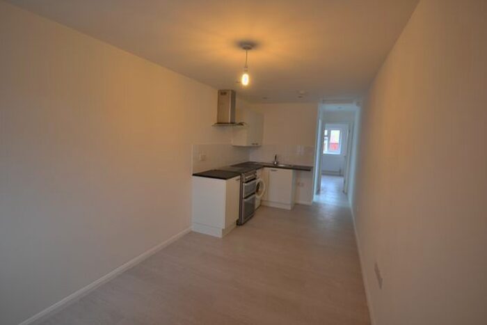 Studio To Rent In Gresham Drive, Romford RM6