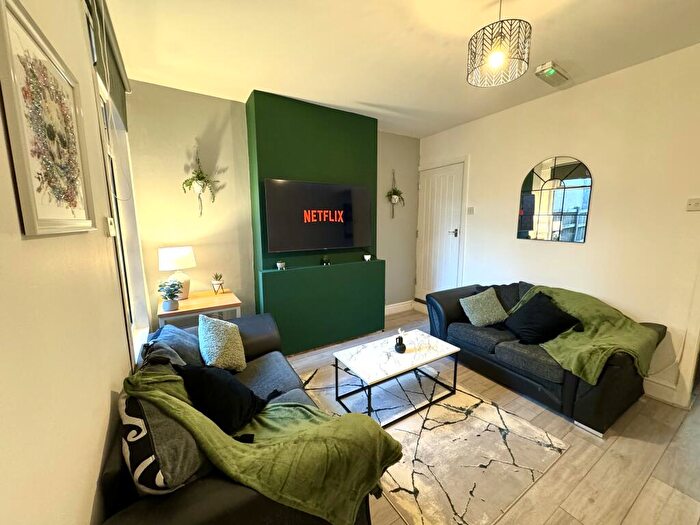 4 Bedroom House To Rent In Heeley Road, Selly Oak, West Midlands, B29