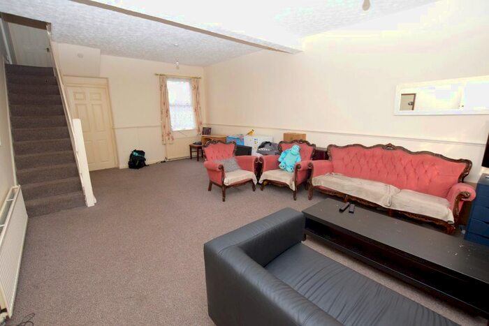 3 Bedroom Terraced House To Rent In Kingsdown Road, Leytonstone, E11