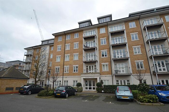 3 Bedroom Flat For Sale In Hurley Houses, West Drayton, UB7