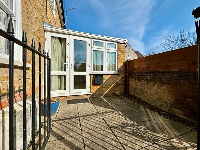 1 Bedroom Flat For Sale In Crouch Road, Burnham-on-Crouch, CM0