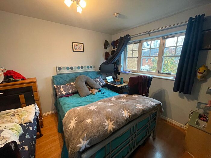 1 Bedroom Flat To Rent In Palmerston Road, Hounslow, TW3