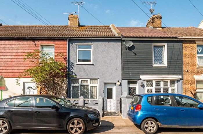 2 Bedroom Terraced House For Sale In Broomfield Road, Swanscombe, Kent, DA10
