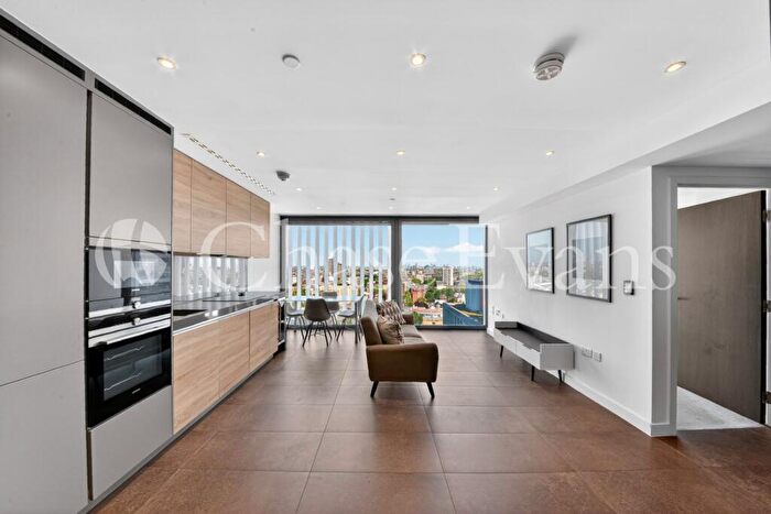 1 Bedroom Flat To Rent In Chronicle Tower, B City Road, Islington, London, EC1V