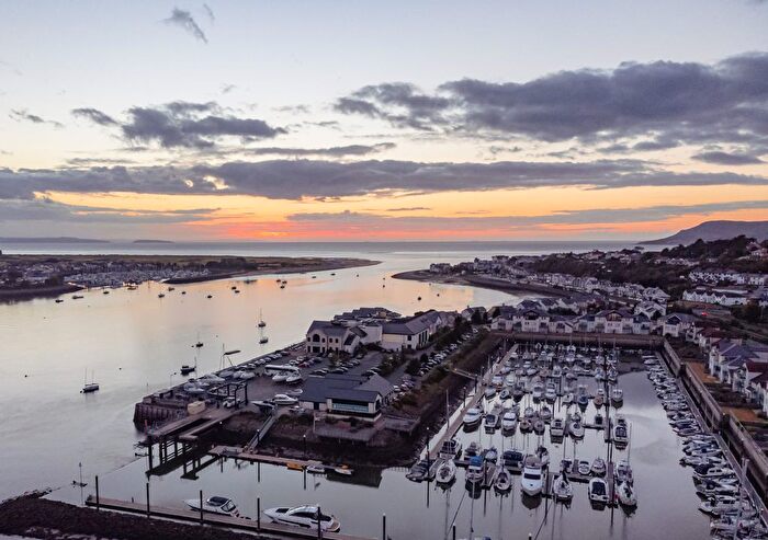 2 Bedroom Flat To Rent In Deganwy Quay, Conwy, LL31