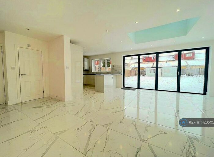 4 Bedroom End Of Terrace House To Rent In Westernville Gardens, Ilford, IG2