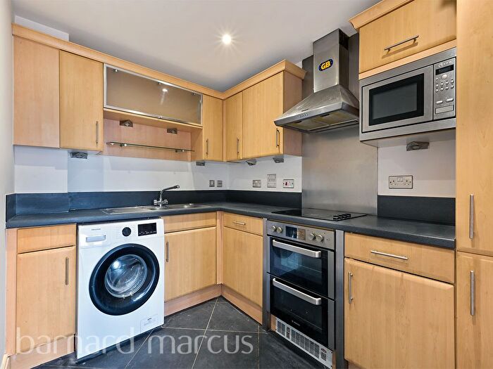 2 Bedroom Flat For Sale In High Street, Brentford, TW8