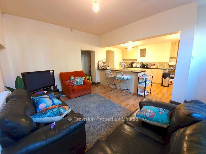 2 Bedroom Flat To Rent In Moorland Avenue, Hyde Park, Leeds, LS6