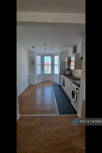 Studio To Rent In Wood Street, Rugby, CV21