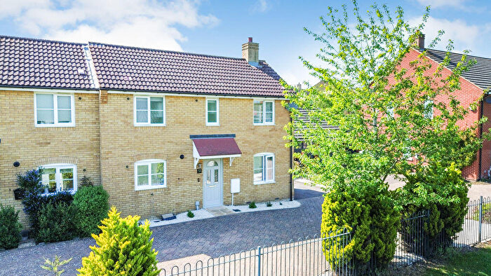3 Bedroom Semi-Detached House For Sale In Saltcote Way, Bedford, MK41