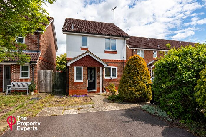 4 Bedroom Link Detached House For Sale In Coniston Close, Reading, RG5