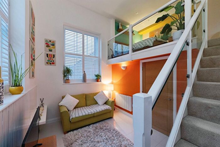 1 Bedroom Flat For Sale In Main Street, Shirley, Solihull, B90