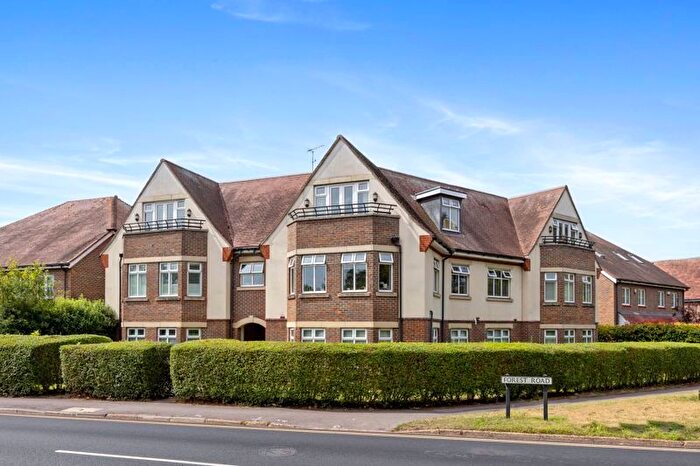 2 Bedroom Flat For Sale In Forest Road, Effingham Junction, Leatherhead, KT24