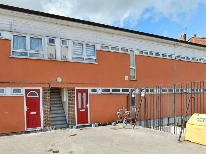1 Bedroom Flat For Sale In Britton Street, Gillingham, Kent, ME7