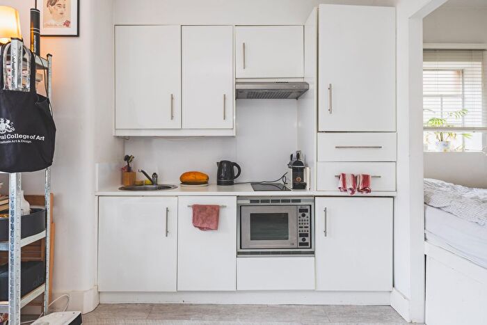 Studio For Sale In Barkston Gardens, London, SW5