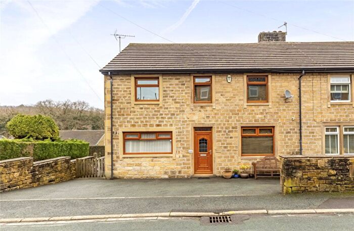 4 Bedroom End Of Terrace House For Sale In Elm Avenue, Thongsbridge, Holmfirth, HD9