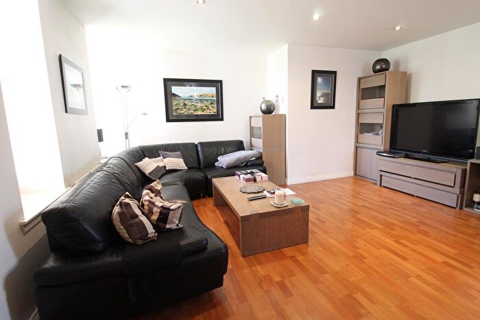 3 Bedroom Flat To Rent In Woodlands Avenue, Cults, AB15