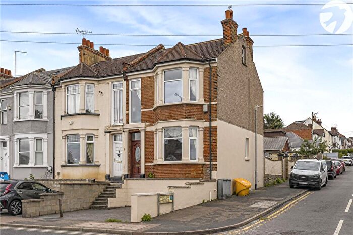 3 Bedroom End Of Terrace House For Sale In Hawley Road, Dartford, Kent, DA1