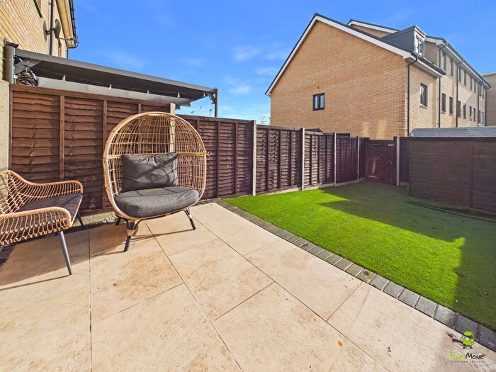 4 Bedroom Town House For Sale In Fairlawn Crescent, Greenhithe, Kent, DA9