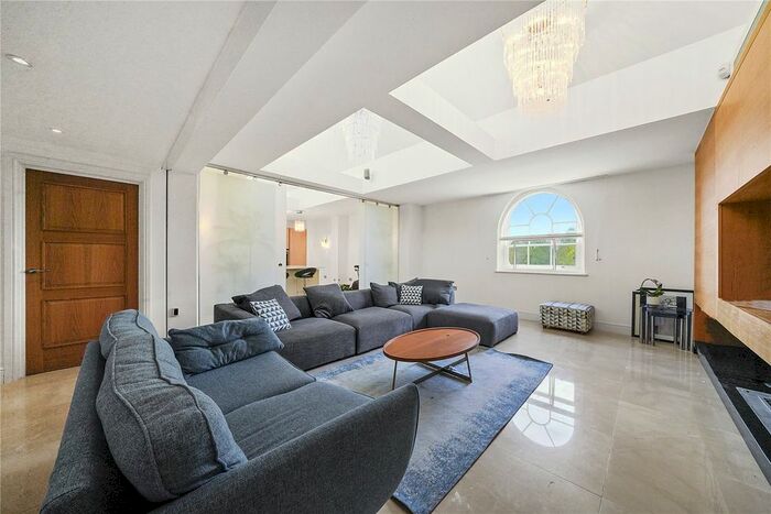 4 Bedroom Flat To Rent In York Terrace West, Marylebone, NW1