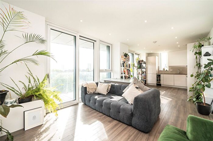 2 Bedroom Flat For Sale In Hebden Place, London, SW8