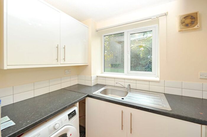 1 Bedroom Flat To Rent In Chartwell Close, Greenford, UB6