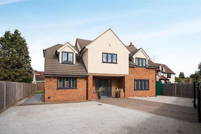 4 Bedroom Detached House For Sale In Lawn Avenue, West Drayton, UB7