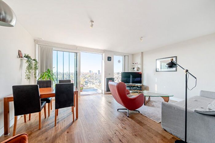 2 Bedroom Flat For Sale In Central Avenue, Fulham, London, SW6