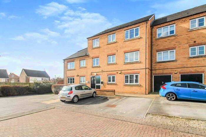 2 Bedroom Flat To Rent In Broadlands Court, Pudsey, LS28